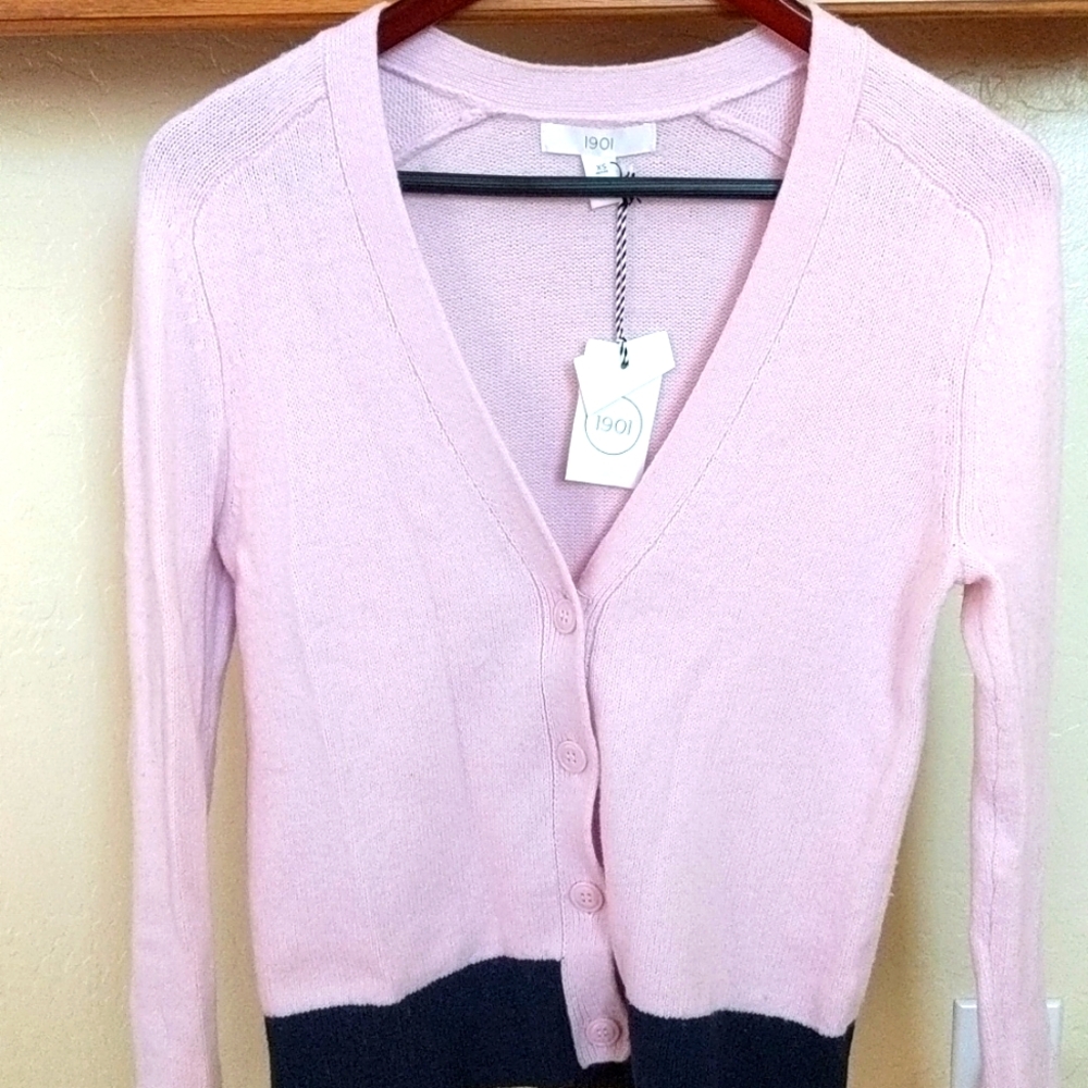 Beautiful Pink sweater size xs